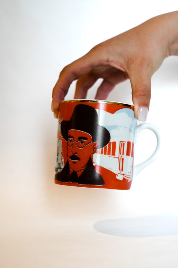 Caneca Fernando Pessoa + Curso O Banqueiro Anarquista - Coleção Café com Pensadores - Image 2